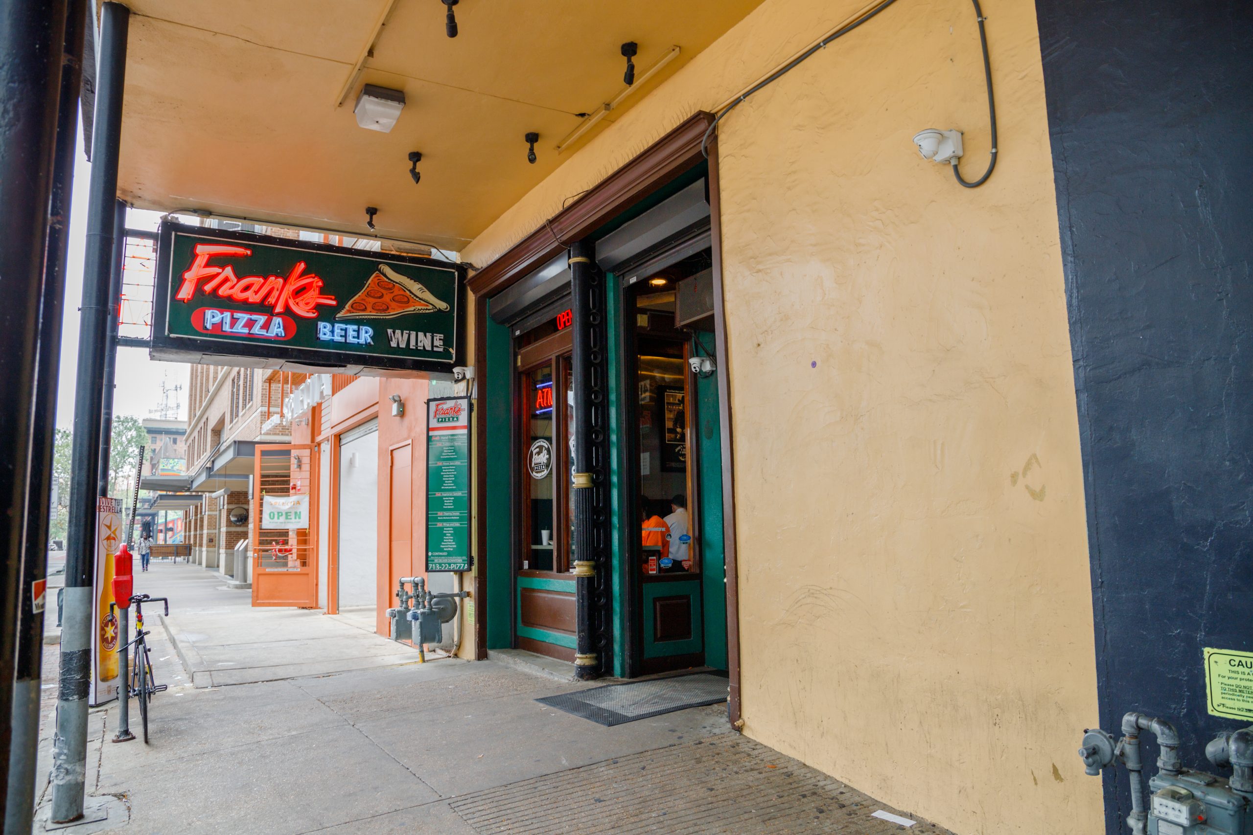Frank's Pizza restaurant exterior in Houston